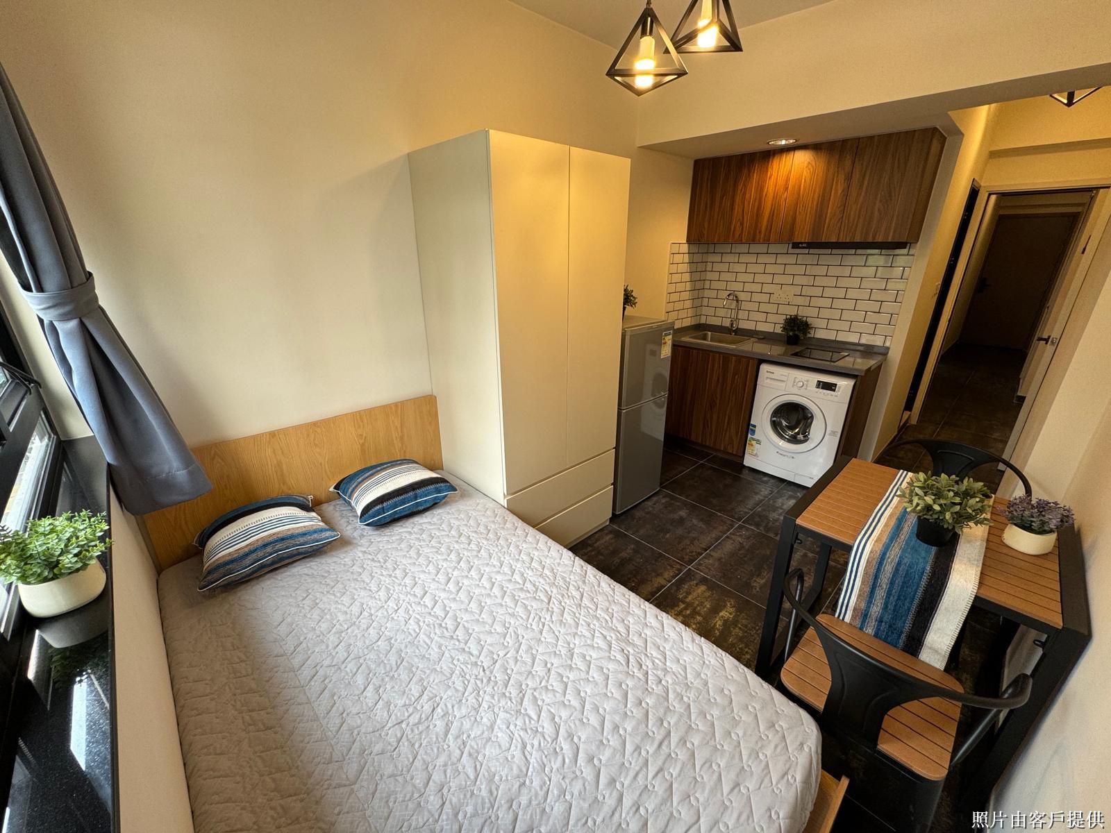 Warner Building - Image 3