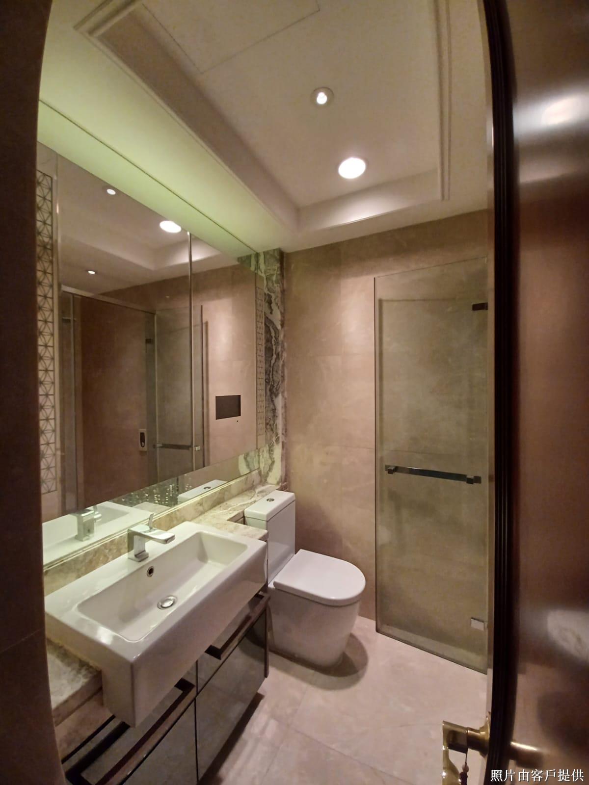 The Avenue - Image 4